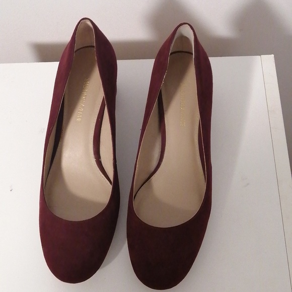 Saks Fith Avenue Burgundy Pump - Picture 2 of 9